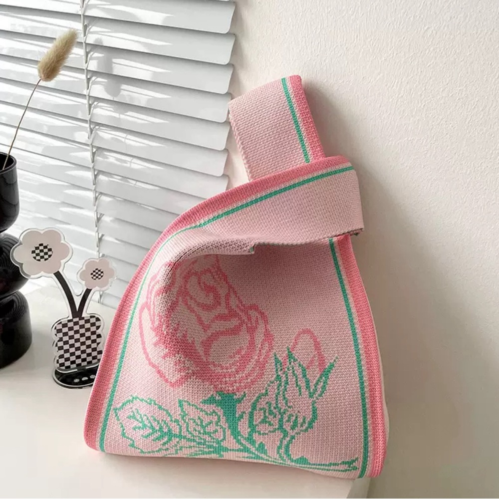 NWT Light Pink Rose Compact Stylish Essentials Handheld Bag
